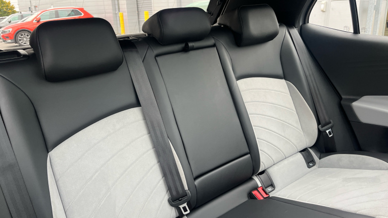 Volkswagen ID.3 150kW Family Pro Performance 58kWh 5dr Auto Electric Hatchback